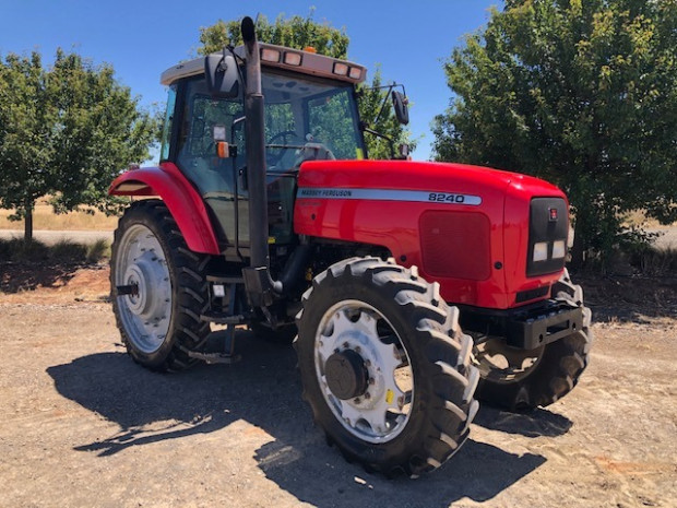 Massey Ferguson 8240 FWA/4WD